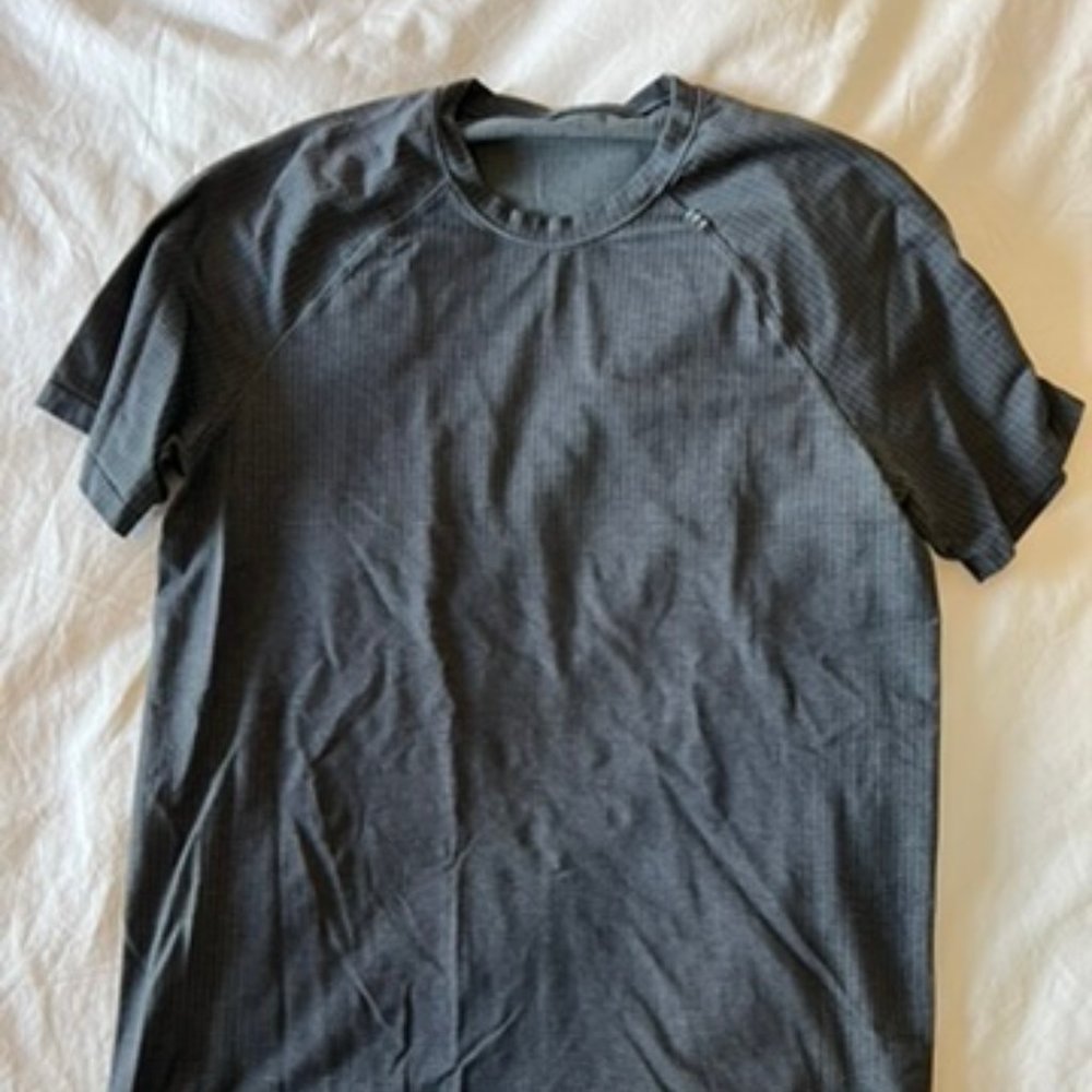 Lululemon metal vent tech short-sleeve shirt, Large, Graphite Grey/Black